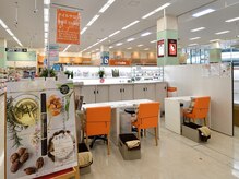 ネイルキューブ イオン木曽川店の雰囲気（イオン1階、化粧品売場内にございます♪）