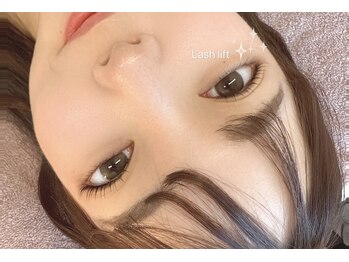 サロンリリー(salon rilly)の写真/【癒し空間で叶える理想のお目元♪】流行りの韓国ロッド/束間まつげパーマも◎