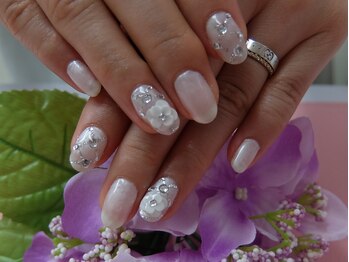 ネイルサロンミキ 横浜(MIKI)/大人気手書きフラワーキラキラ3D