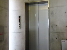 フェイスネイル(face＆nail)/エレベーターをご利用ください