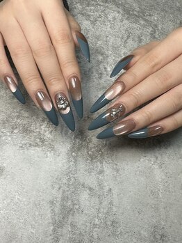 ブイアンド(V&)/