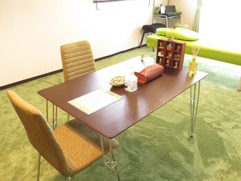 エンタ治療院/待合室