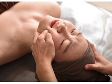 コルギでしっかりお顔を引き上げます♪