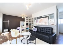 メナードフェイシャルサロン 東園田店の雰囲気（広々空間でゆったりおくつろぎください♪）