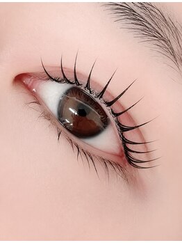 ダイスアイラッシュ(Dice eyelash)の写真/[岡本/アイブロウ/まつげパーマ] 計算された引き算メイク。自まつげと眉を活かす大人のナチュラル上品 *