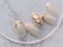 カトルナフ(quatre fois neuf)/乳白色のアクセサリーネイル