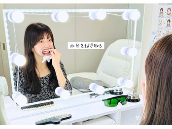 ホワイトニングビューティー 市川妙典店/ホワイトニング工程1、拭き取り