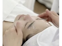ハルBeauty 川崎店【アロマオイルマッサージ/整体/もみほぐし/ヘッドスパ/小顔/痩身】の雰囲気（頬・フェイスラインなどを中心にケアマッサージ小顔コルギです。）