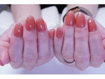 プチリリィ(Petit Lily)/上品なネイルはオフィスにもOK