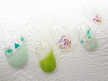ネイルサロン クイール 小山店(NAIL SALON QUILL)/ななめフレンチ×シェル