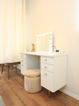 ジュエルオーキッド(Jewel orchids)/ドレッサー・ドライヤー完備