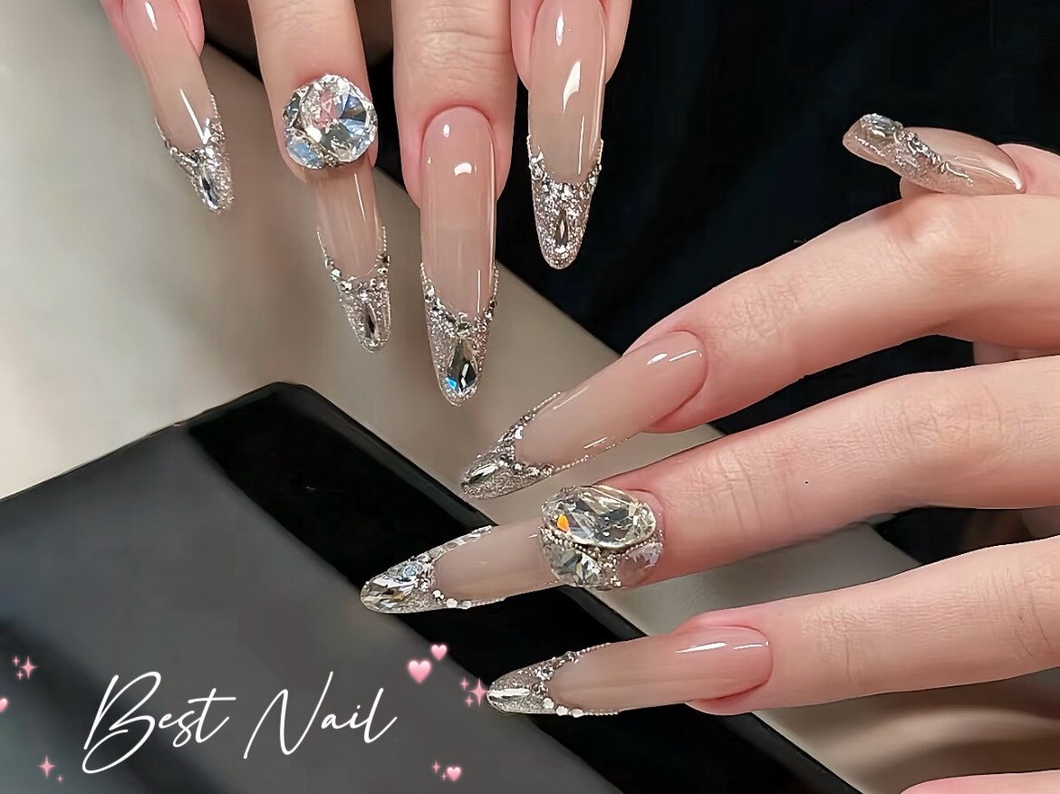2025年-2026年冬トレンド】シルバーのネイルデザイン集｜人気順｜6