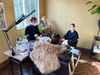 サロンドフォーエイチ(salon de 4H)/ハンドフット同時施術できます♪