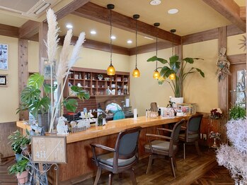 サロンドフォーエイチ(salon de 4H)/カウンターに着座でお会計を☆