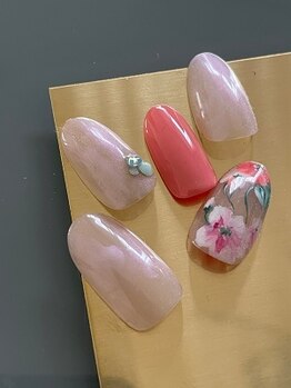 女性らしさの代表『花柄』ネイル