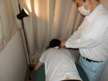 笠原カイロプラクティックオフィス/器具の使用場面1