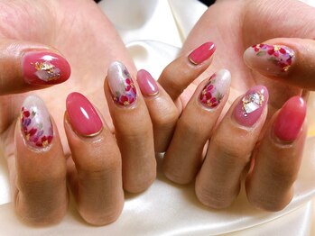 モグネイル(Mogunail)/エレガントフラワーネイル