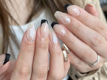 スワローネイルアイ(swallow nail eye)/ストーンドット×フレンチネイル