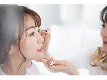 グランドカラー 大阪心斎橋店/自然な美眉を描くレッスン/顔