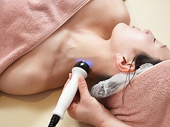 プリマヴェーラ(PRIMAVERA)の写真/小顔・首肩のこり改善・美白ケアが同時に★フェイスラインを引き締め、明るい印象のクリアな小顔へ♪