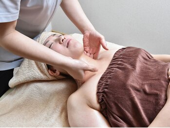 センケイ整体院/アロマ・施術シーン