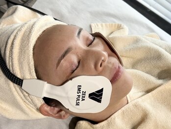エクソ 吉祥寺(EXO)の写真/最先端電磁EMSパルスマシンで超小顔リフトアップ！むくみ・たるみ改善で、シュッとしたフェイスラインに◎