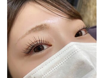 アンククロス 横浜関内店(ANKHCROSS)の写真/大人気【パリジェンヌ、似合わせパーマ¥4000～】まつげの根元から立ち上げる事で黒目を大きく魅せる。