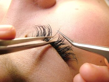 スターラッシュ(Star Lash)/丁寧に装着。LEDマツエクも有り