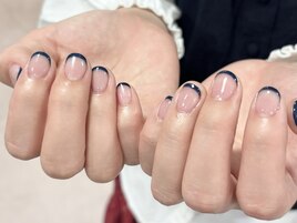 品のあるネイビーフレンチネイル