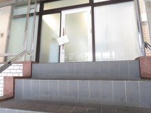 アモ(AMO)/階段あがって真正面がお店