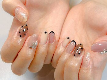 ナンバードット(No.)の写真/繊細な筆使いで魅せるアートネイル♪持ち込みネイルで毎月デザインを考えるのが楽しみになる特別な時間に!