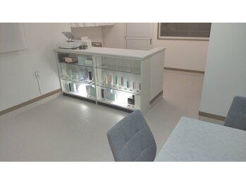 ステイ(STAY)/白を基調とした店内