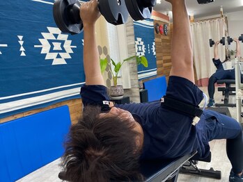 加圧スタジオ ヒワラニ エルア(HIWALANI elua)/男性も頑張っています！