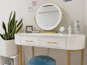 サロン ド ノアール(SALON DE NOIR)/女優ミラーでメイク・ヘアセット