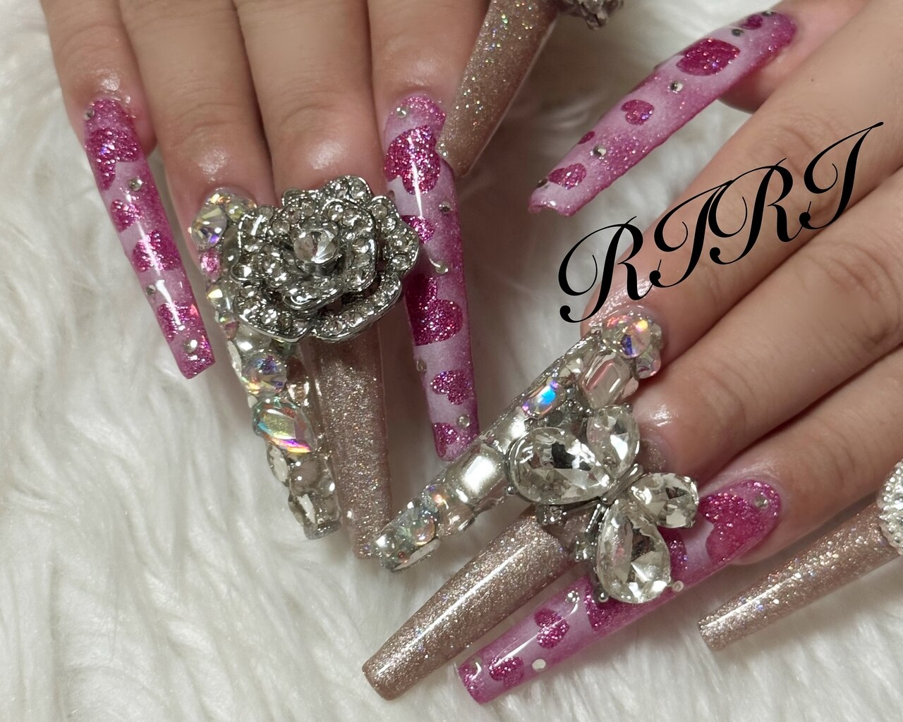 リリ(RIRI)｜ホットペッパービューティー
