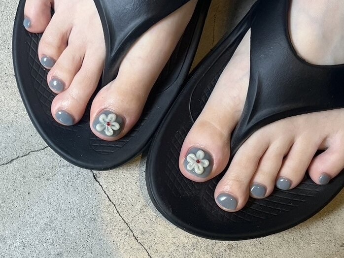 【フット】グレージュフラワー フットネイルチップ 楽天市場】ジェルネイル【ペディキュア】グレージュベース