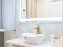 水色、白、ピンクと非常に落ち着いた空間で好評です♪