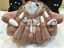 エスフィーネイルサロン ブリーユ(Esfy nailsalon Brille)/ストーンいっぱいネイル