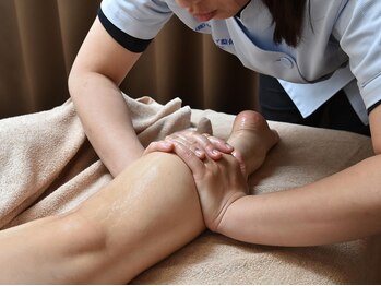 センケイ整体院/アロマ・施術シーン