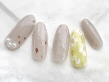 ターラ(Tara)/ポイントミラーなフラワーネイル