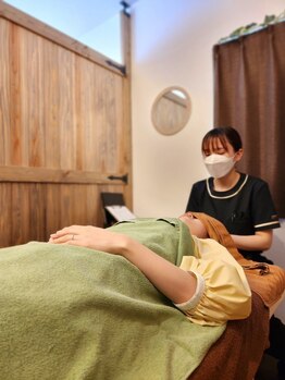 クマの冬眠 南川添店/施術風景