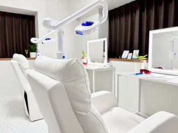 福岡ホワイトニングシロ 天神中洲店(福岡ホワイトニングSHIRO)/ホワイトニングサロン内観 (1)