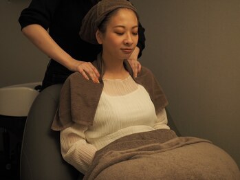モモ 札幌(MOMO.)の写真/ご褒美ヘッドスパで眼精疲労をケアし、首肩こりも贅沢に癒やして美髪を叶えるひと時を☆