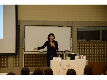 ライブリー(LIVELY)/スキンケアレクチャーの開催