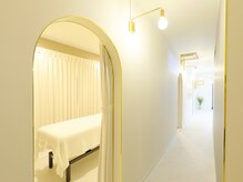 マーガレット(Marguerite)/白を基調とした店内