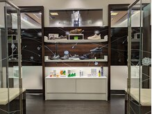 フットケア専用の機械とケア用品を使って足をキレイにします。