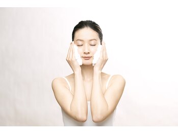 モイスティーヌ 船橋中央サロンの写真/全ての毛穴トラブルにさよなら！ディープクレンジングと生クリームのような泡洗顔でつるんとクリアな肌へ