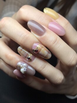 キャプラスネイル ミュウ(CAPLUS NAIL Mew)/チェック柄で秋冬ネイル