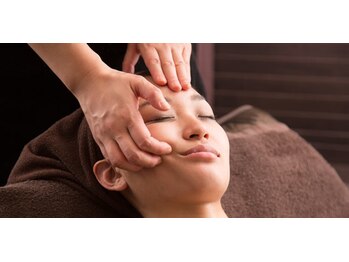 エステティック リセージュ 銀座店/人気の小顔フェイシャルコース!