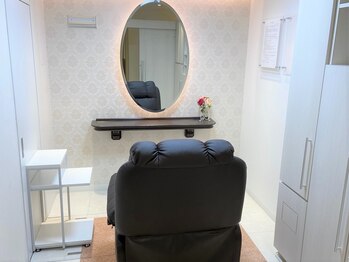 ビューステージ アイブロウサロン 町田/清潔感があり落ち着いた空間♪